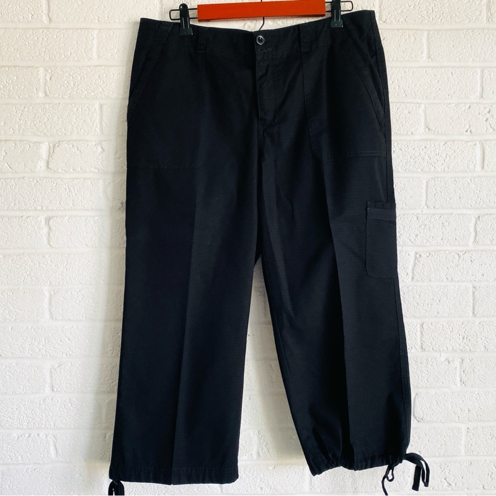 Liz-wear Women’s Black Cargo Capri Pants Size 12 Cotton Summer Vacation Casual